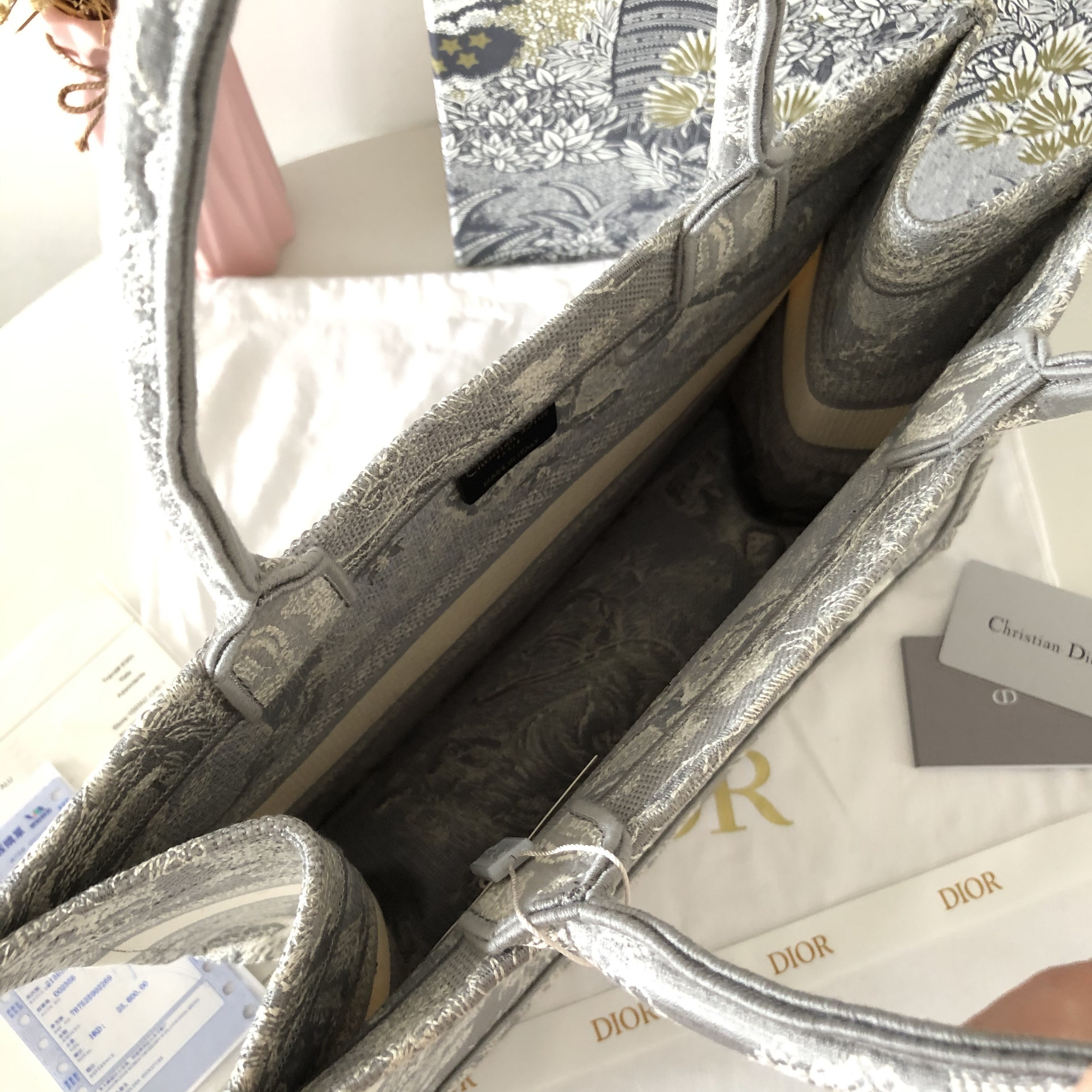 디올 토트백 북토트백